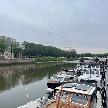 Bruzer Boat 4-6p Boco Living Marina Rotterdam