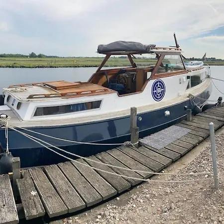 Bruzer Boat 4-6p Boco Living Marina *